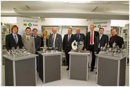 Schaeffler uebergibt Exponate an das IPEK